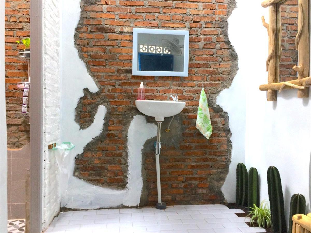 "Nomore" Gallery And Guesthouse Yogyakarta Exterior photo